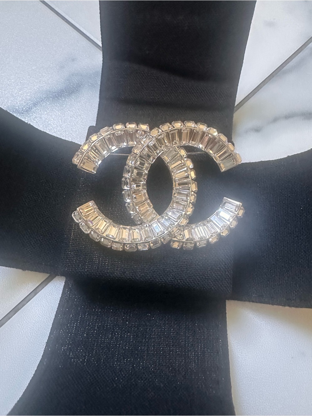 Chanel crystal brooch - Picture 9 of 13